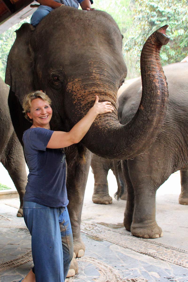 Christiane mit elefant Golden Triangel elephant camp
