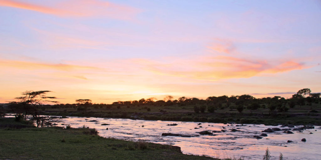 Sonnenuntergang am Mara Tansania