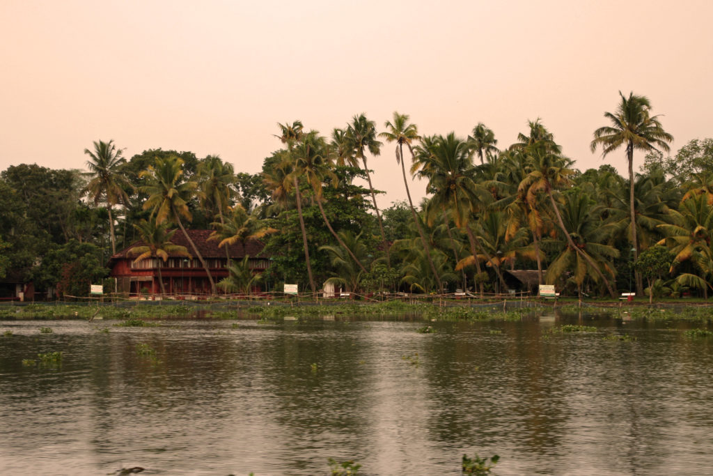 kumaron coconut lagoon kerala indien