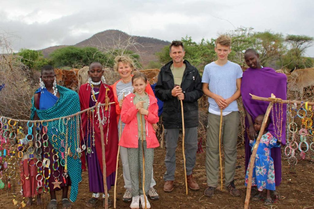 Besuch bei Massai mit der Familie
