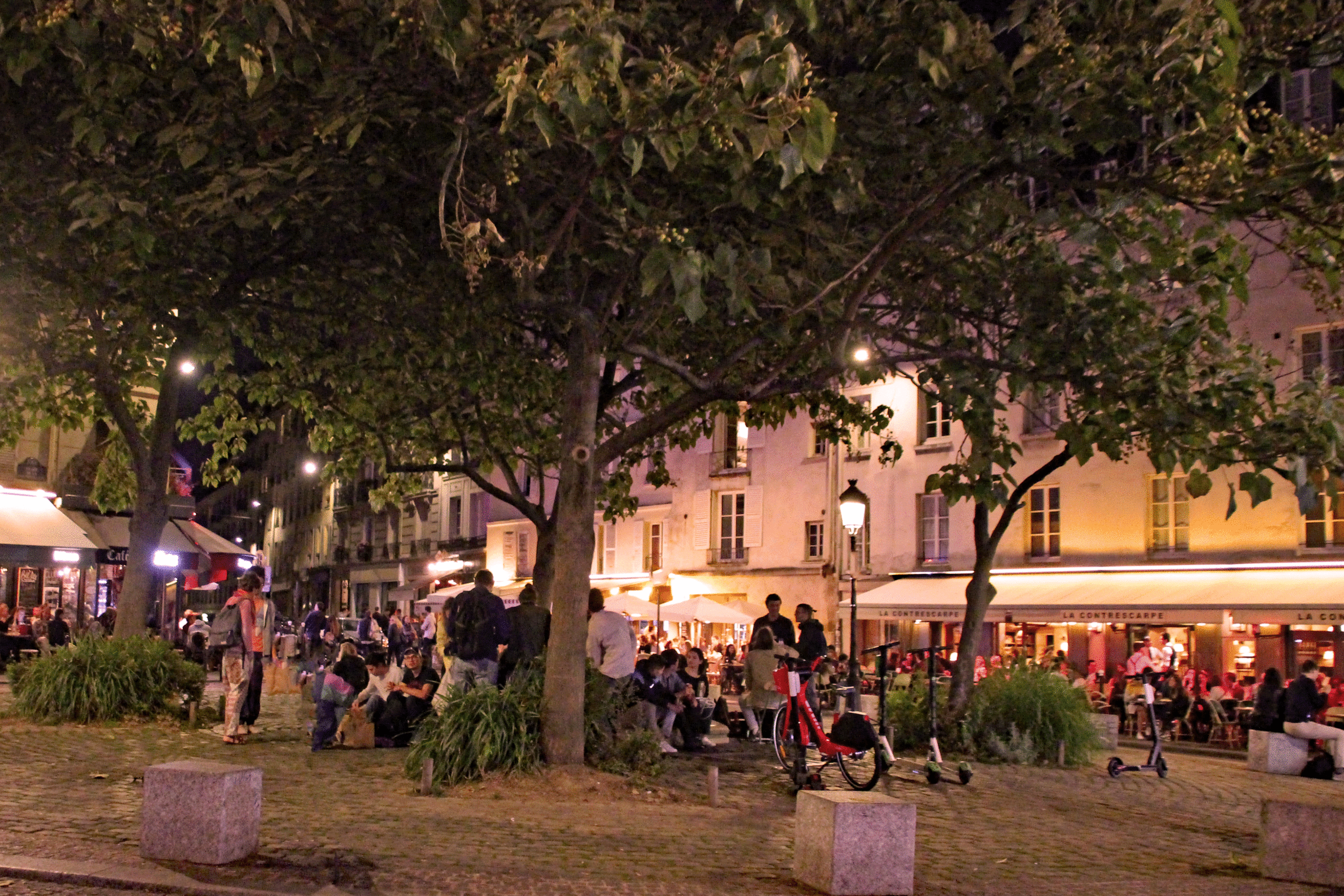 Place Contrescapre Paris