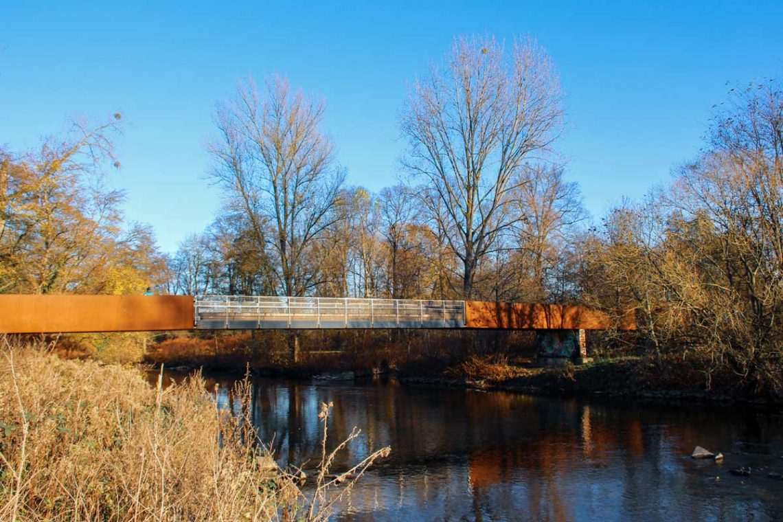 Leverkusen Opladen Wupperbrücke im Rebock Park
