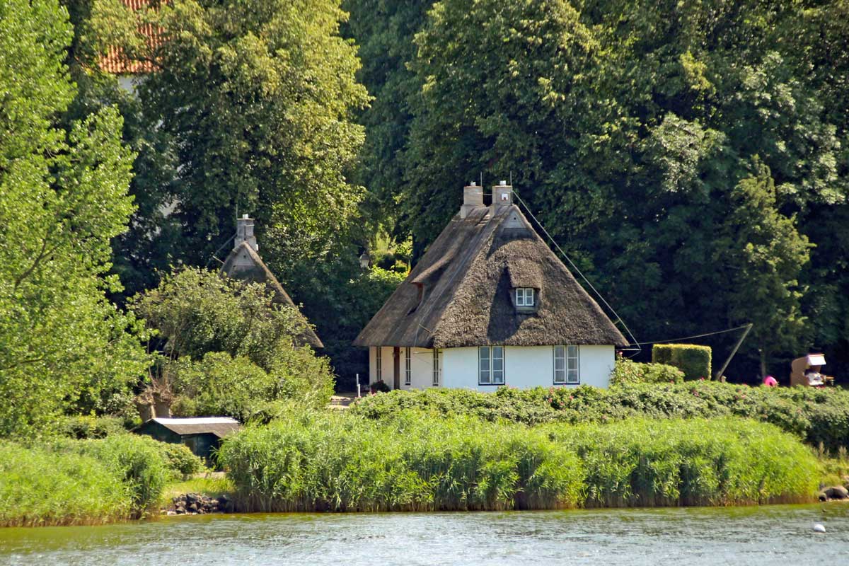 Haus am Ufer der Schlei