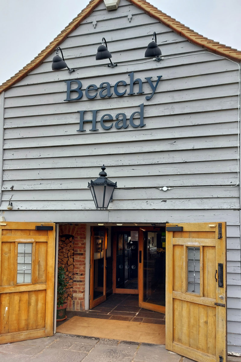 Eingang Pub BEachy Head