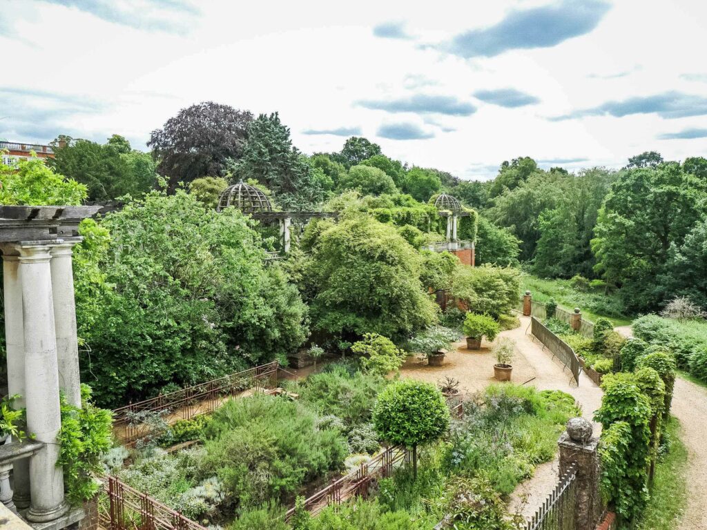 Pergola and Hill Garden Blick von oben