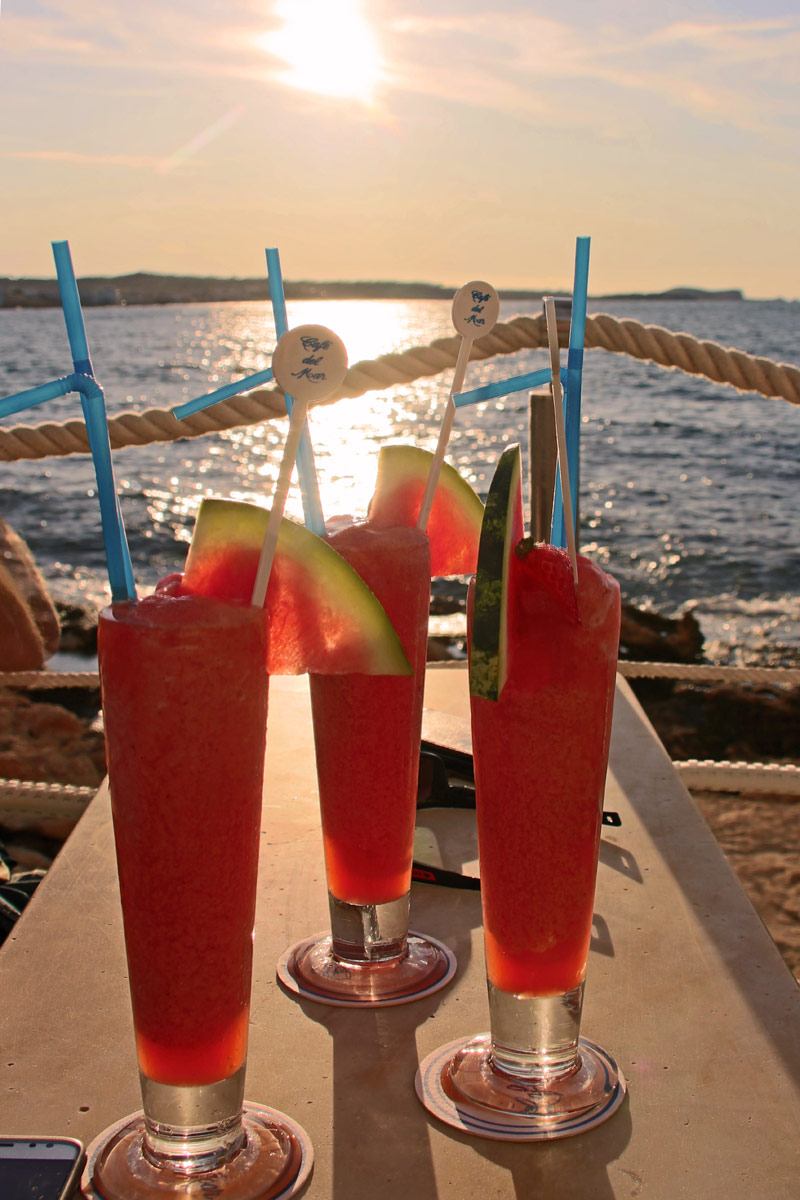 Cocktails vor dem Sonnenuntergang