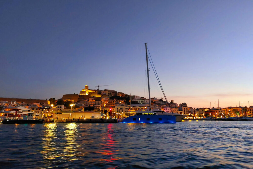 Nachtpanorama von Eivissa