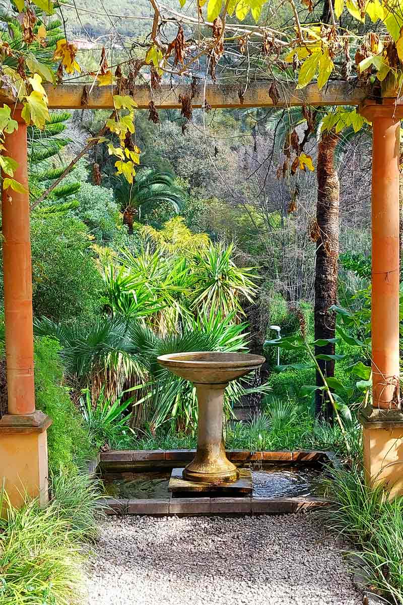 Brunnen im Val Rahmeh Garten