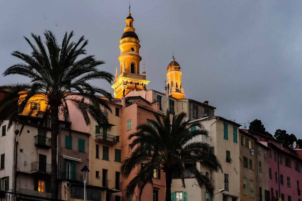 Menton bei Nacht