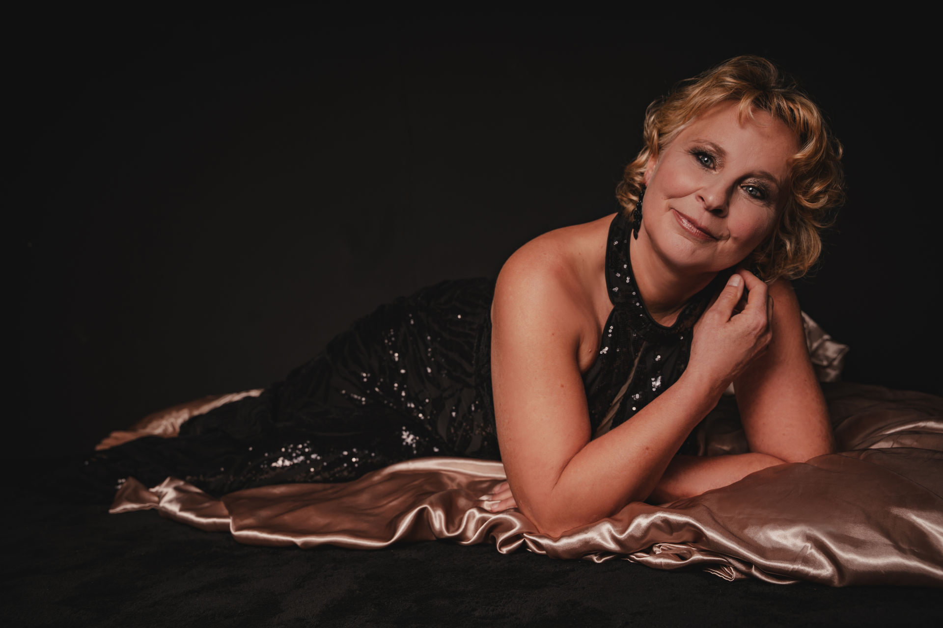 Liegende Faru beim Photoshooting